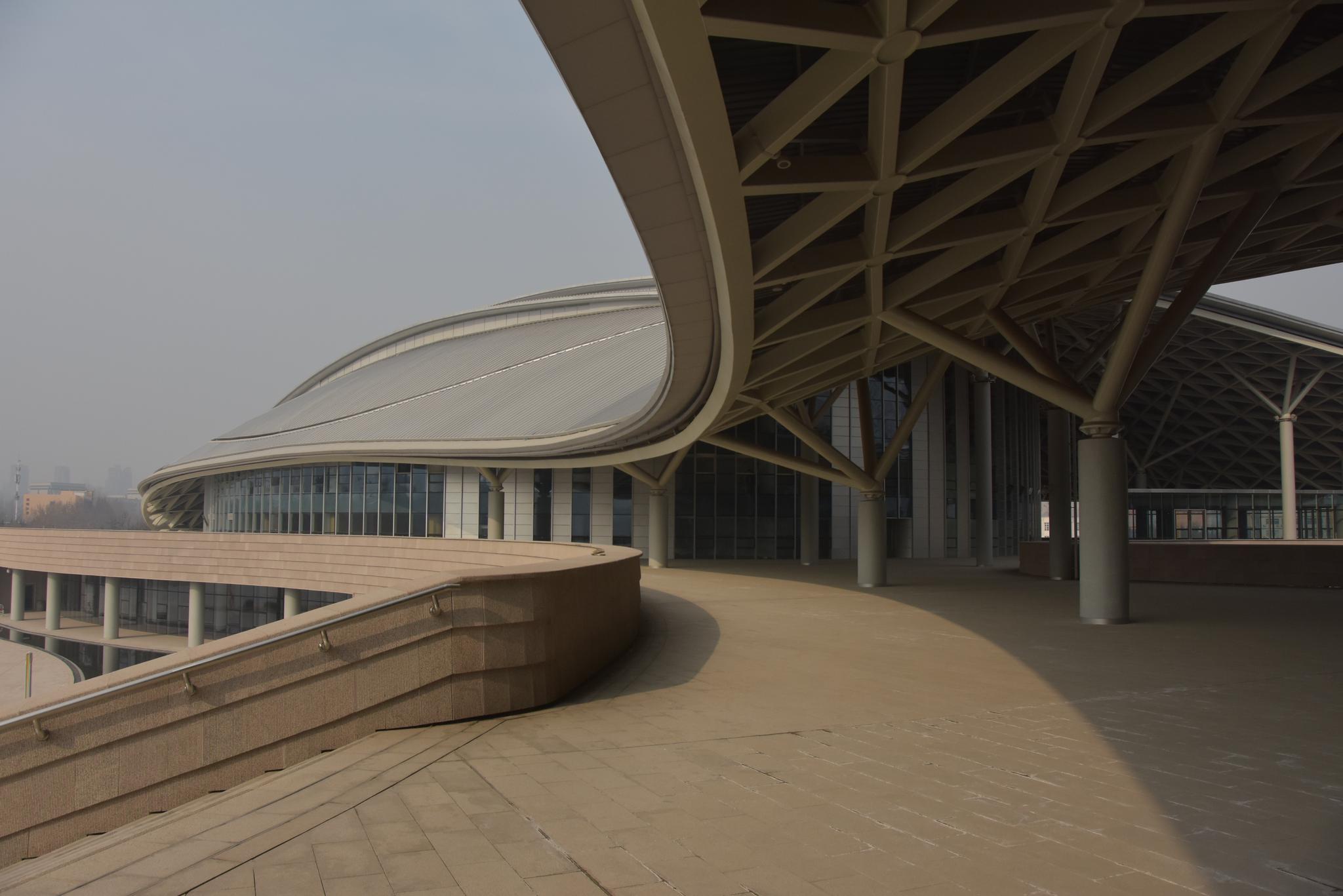 而对于兼任陕西体育博物馆馆长的买朝晖来说,一座体育馆在各级各部门