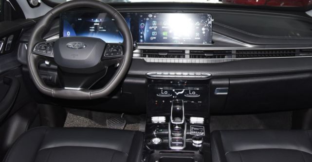 瑞虎8plus为年轻人设计,sony音响 64色氛围灯,不足13万拿下