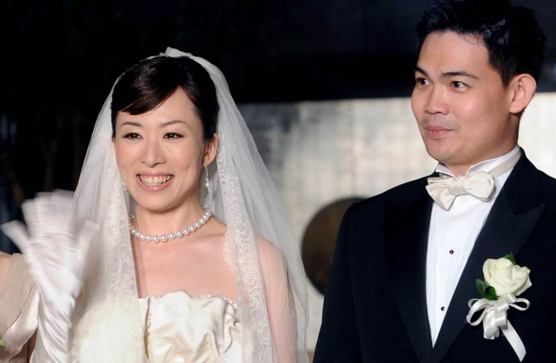 豪门公子连胜武出轨照曝光!当众面与小三亲吻,举止亲密同回住所