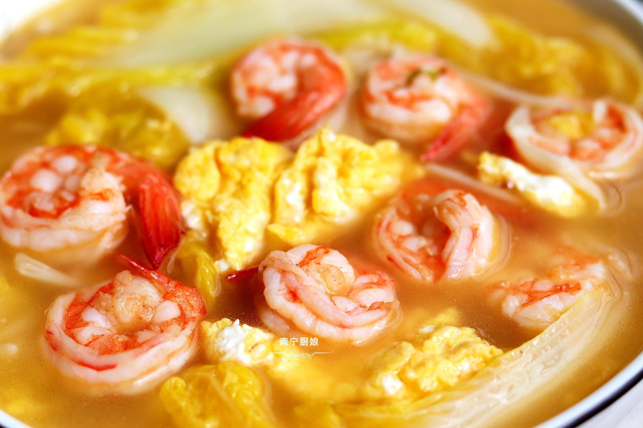 把虾仁搭配娃娃菜一锅煮,没想到这么鲜美,不愧是老婆婆的拿手菜