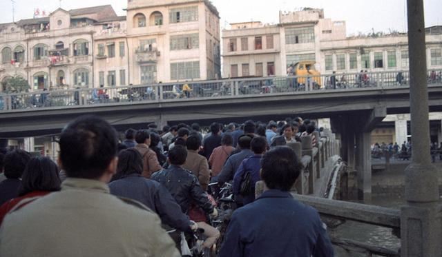 老照片:镜头下1971年的社会场景,重回那个淳朴的年代