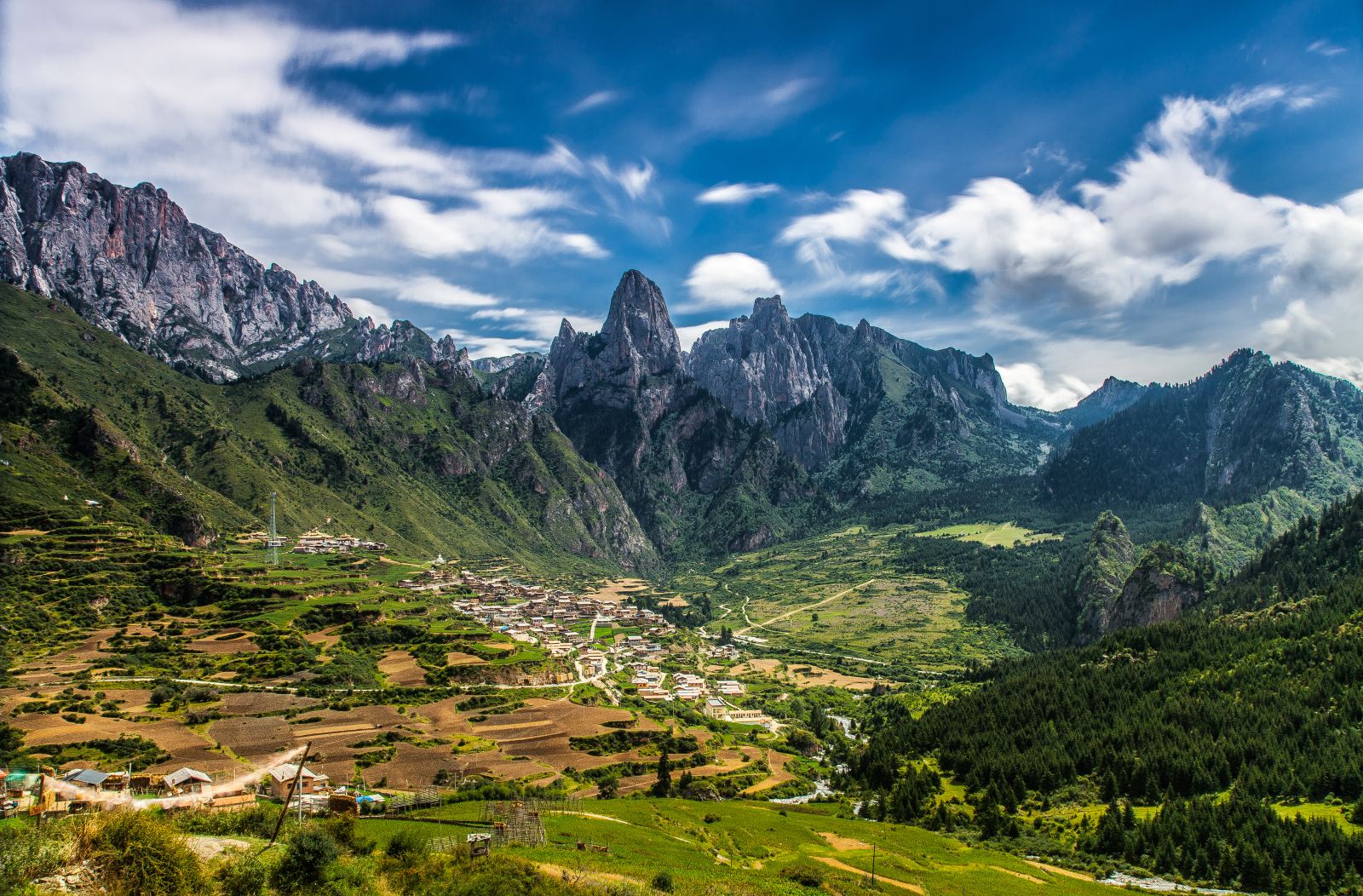 小村寨,风景秀丽,空气清新,是整个甘南藏区风光尤为优美的地方之一
