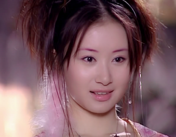 33岁舒畅晒自拍,肤白貌美却不如从前,被指"整容"不温不火