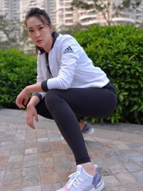 28岁女排惠若琪现状婚后明显发福大波浪发型很吸睛
