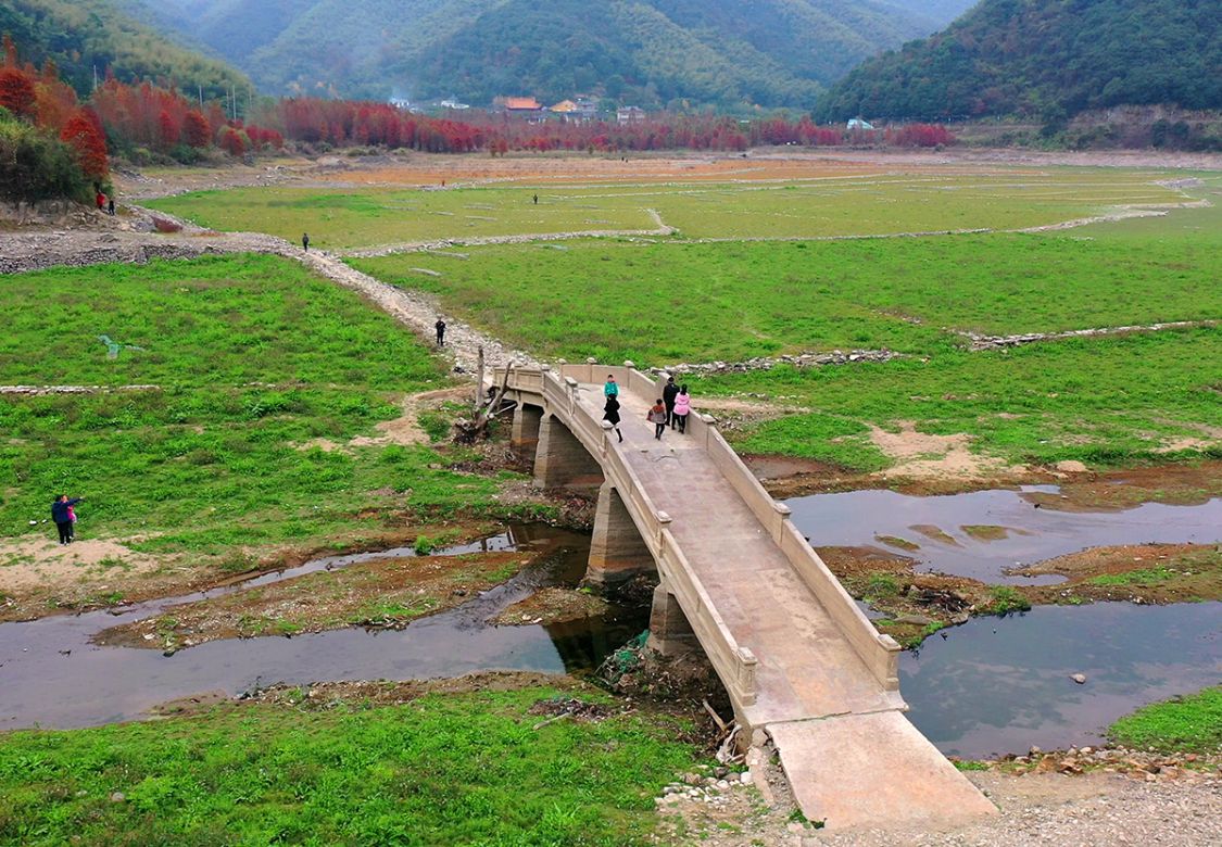 欧阳桥,位于象山县西周镇儒雅洋村下游的下张水库.