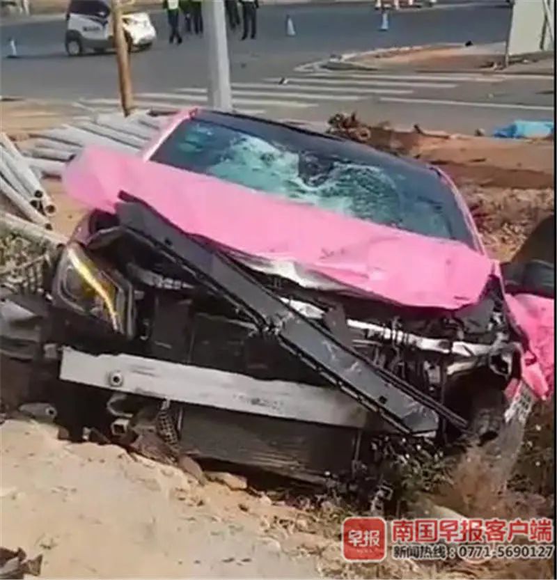 北海一女子开奔驰车撞飞摩托车，骑手当场身亡休闲区蓝鸢梦想 - Www.slyday.coM