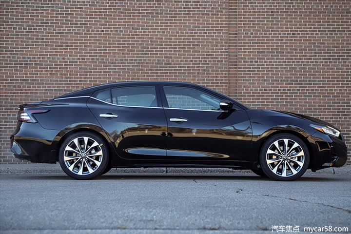 新款日产西玛海外实拍,高级黑配色,搭3.5l v6引擎