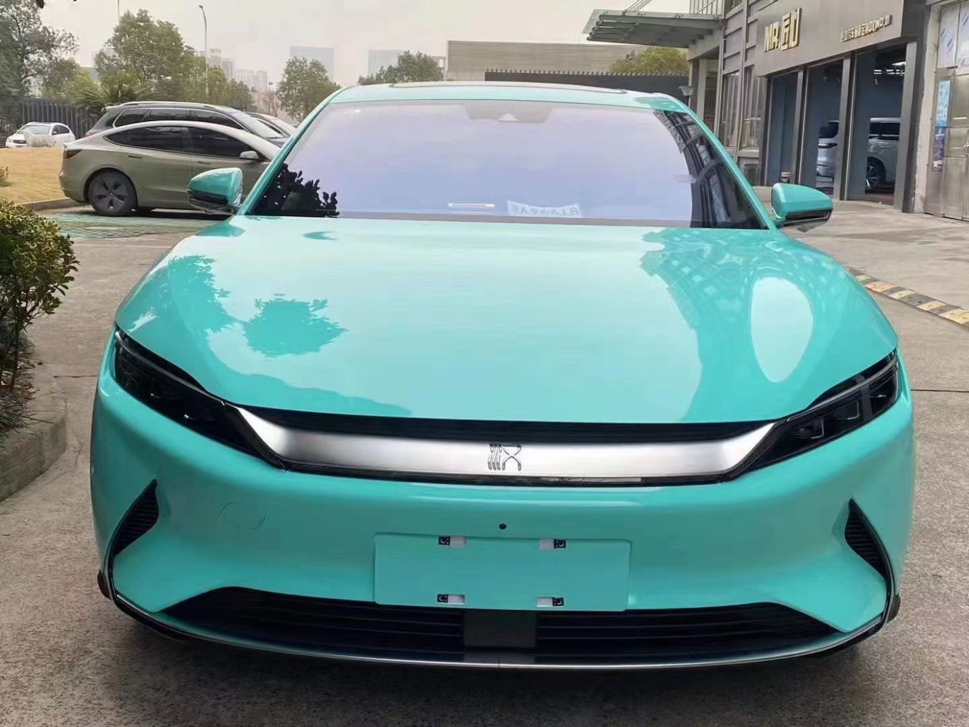 比亚迪汉ev改色蒂芙尼蓝 开启你的心动之旅