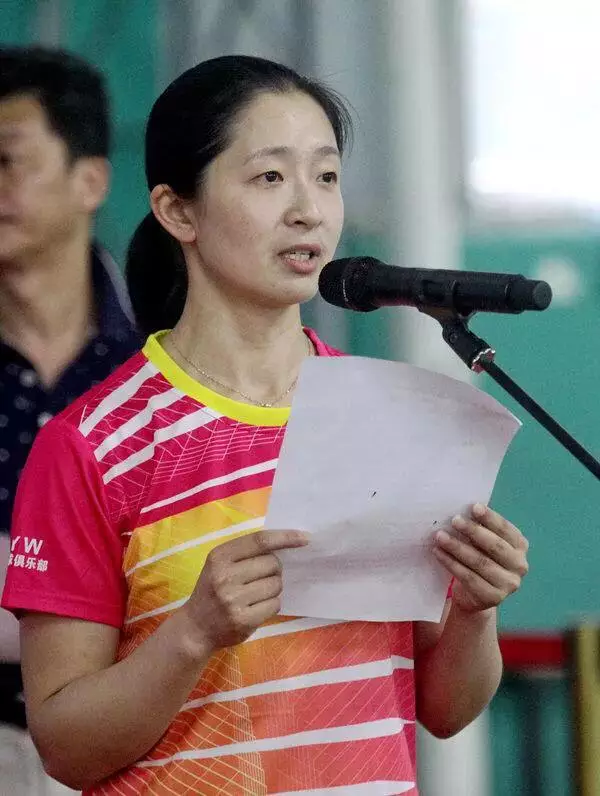 张亚雯从小就展现了自己在羽毛球项目上的天赋,她10岁就入选了重庆市