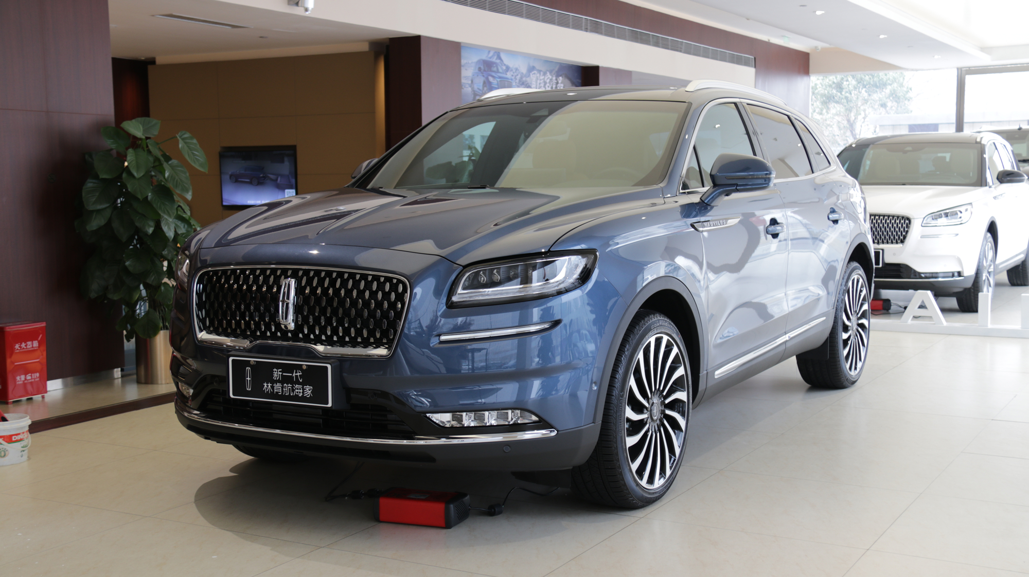 中型豪华suv市场迎来美系狠角色林肯航海家凭什么单挑bba