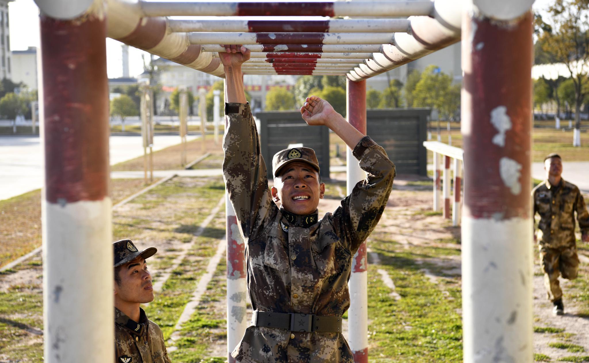 彝族战士"跑"出二等功