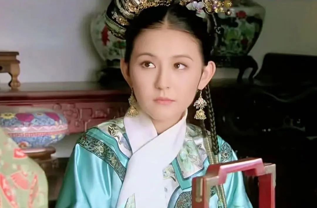 热依扎第一个让观众所熟知的角色,是《甄嬛传》里的叶澜依.