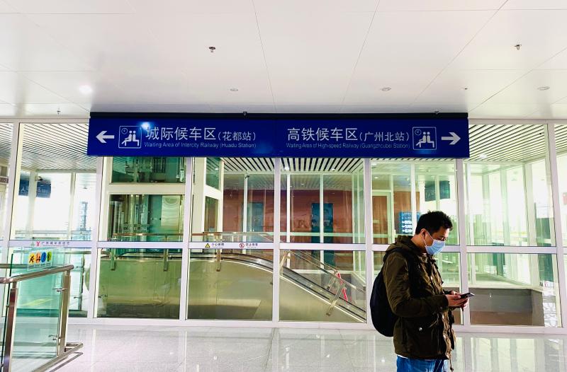 ",从长沙回广州过年的黄先生向记者说到:"今天走了新开通的便乘通道