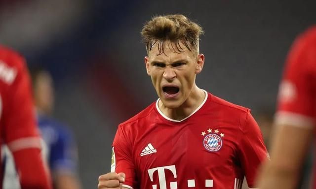 拜仁慕尼黑官网:天空一声巨响,鸡哥闪亮登场!