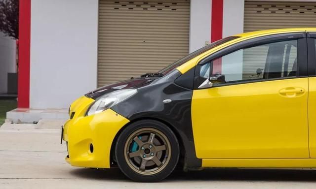 500匹的丰田雅力士改装,这小车要起飞了?