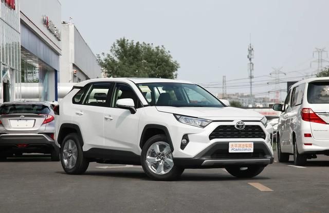 丰田rav4荣放一一20万级紧凑型suv首选!
