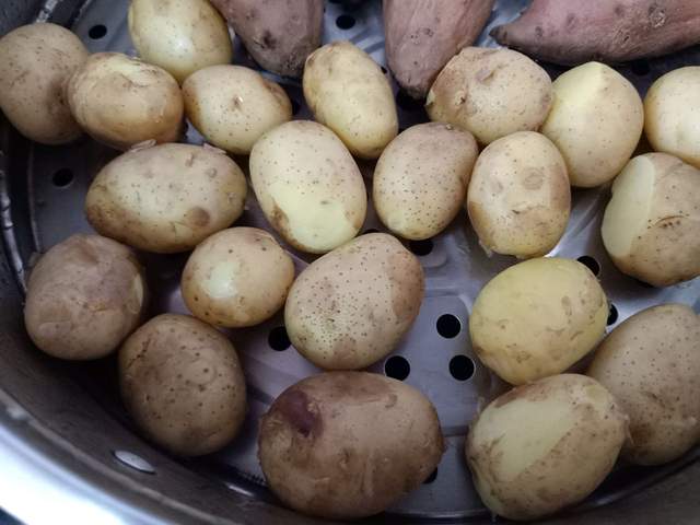 圆滚滚的风味小土豆口感绵软咸香营养又健康