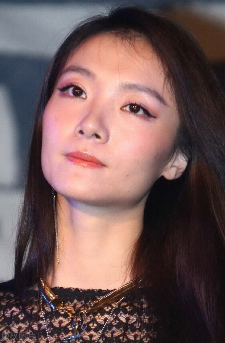齐溪亮相身材太惹眼了