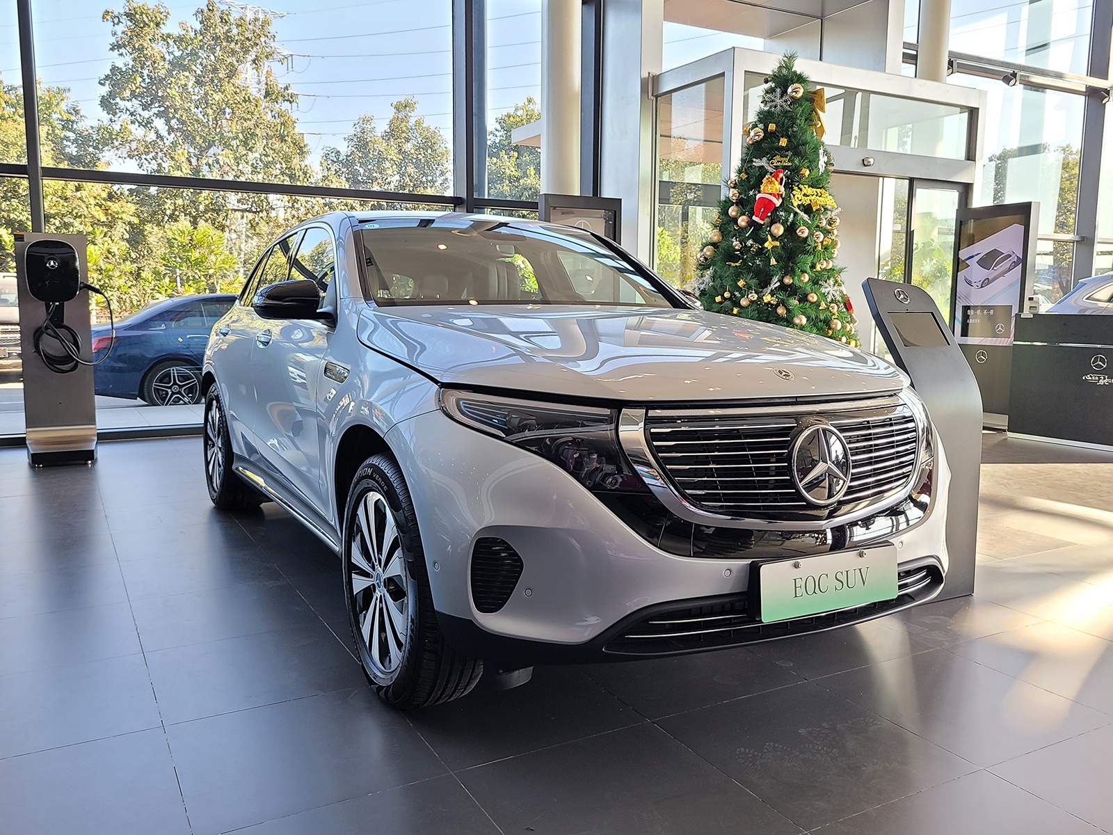 奔驰eqc大降20万元之后,现在如何看待这款车?