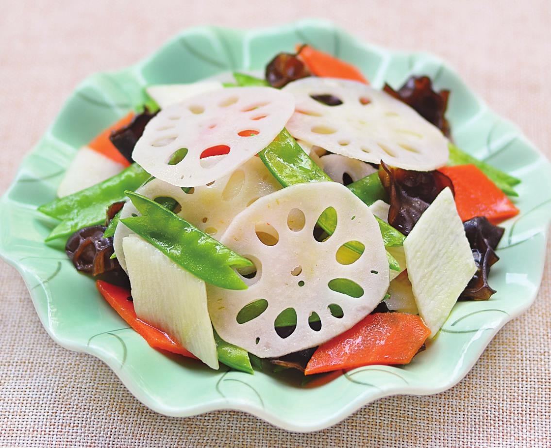 冬季别错过这道素菜小炒,颜色清新,少油健康,看着就有食欲