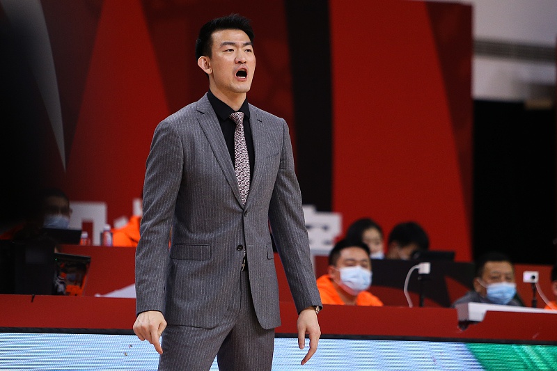 cba速递朱荣振伤无大碍四川三将暗讽裁判王博正式表态