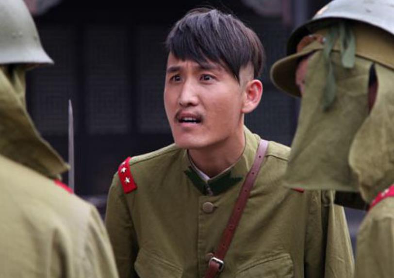 他意外把弟弟带进演艺圈如今弟弟红遍全国他还是无名小卒