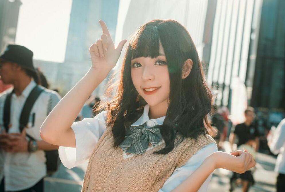 这b站up主在另一个地方火了人气超越欣小萌拯救车载dj