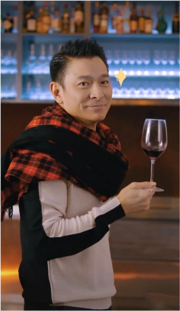 顶流刘德华人气爆表!全球首个社交号就过千万,穿休闲装帅气儒雅