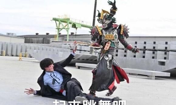 假面骑士圣刃最新预告,芽衣断手断腿,神山飞羽真被反