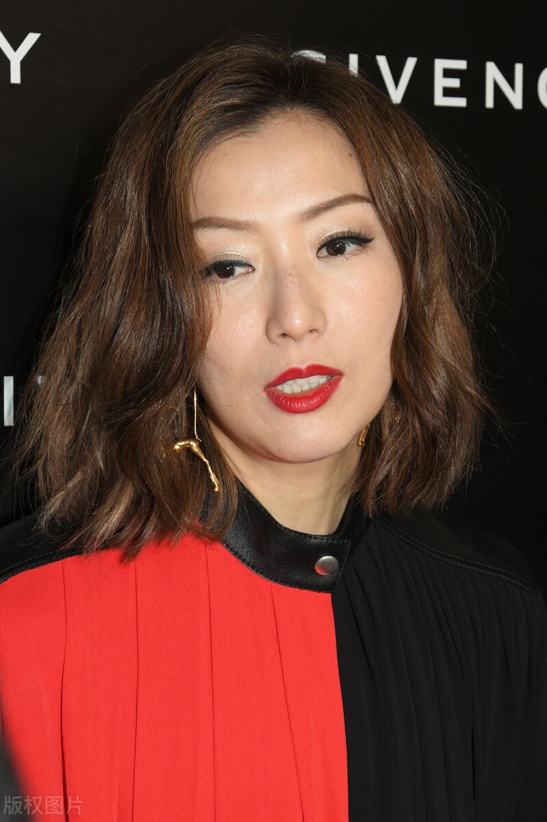 郑秀文近照一脸憔悴显老态了