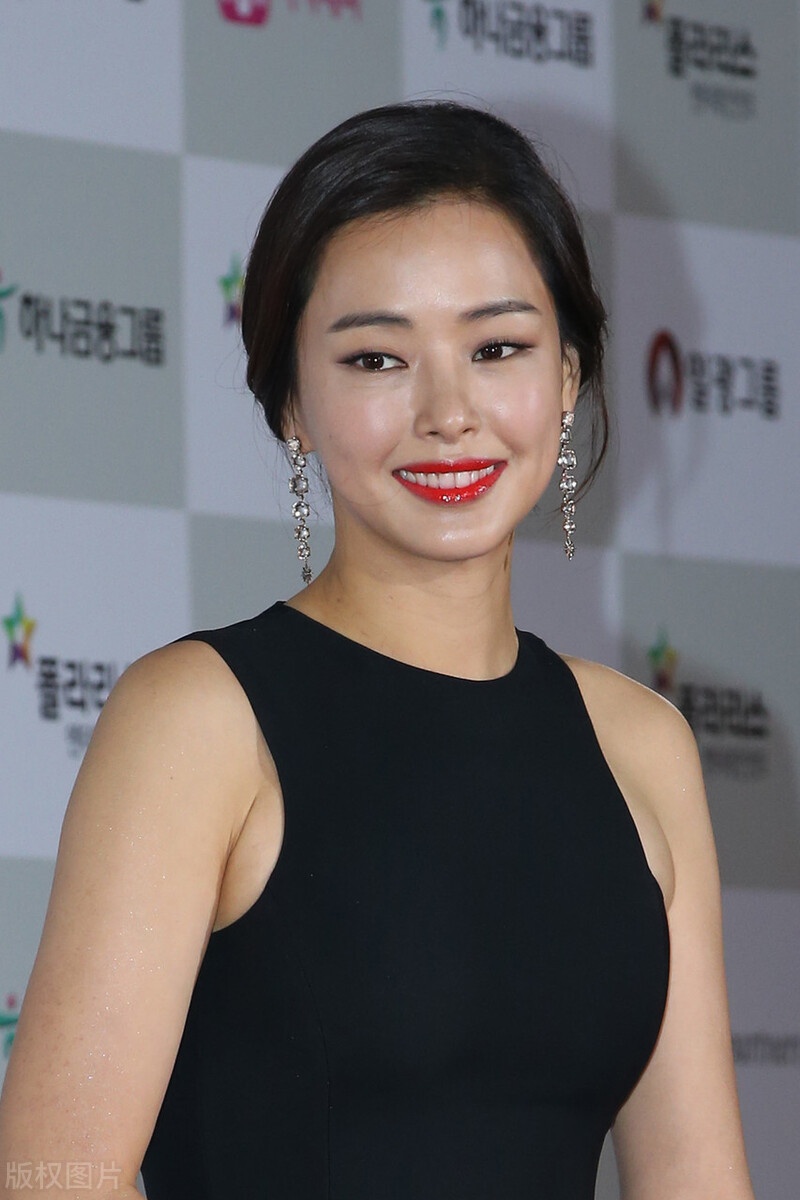 李荷妮,自信美丽,美出了新高度