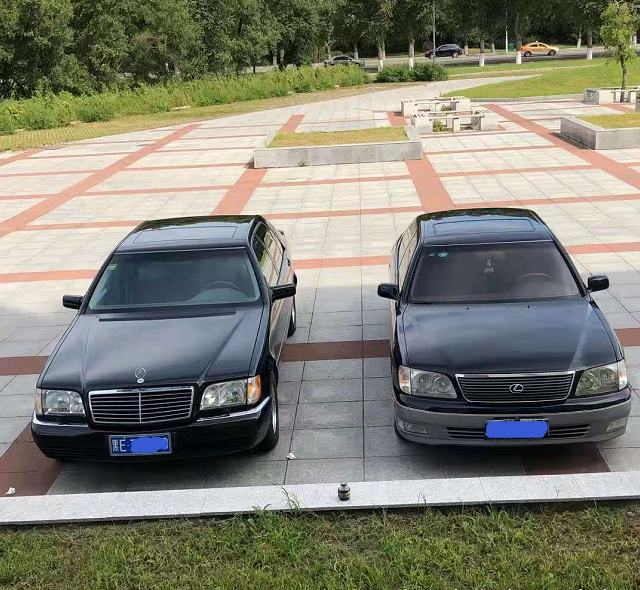 99年的奔驰s级遇到98年的凌志ls400,真一山不容二虎?