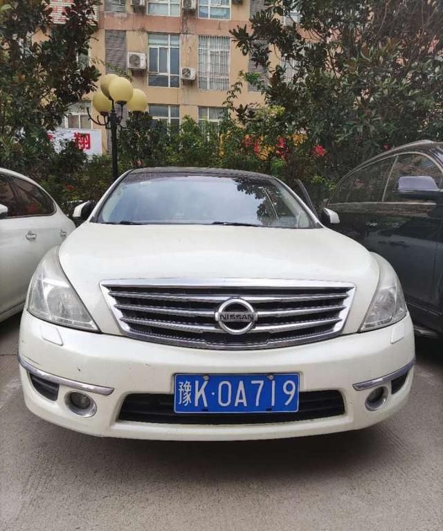 一辆车牌号豫k0a719东风日产天籁25无极小型轿车47万法拍成功