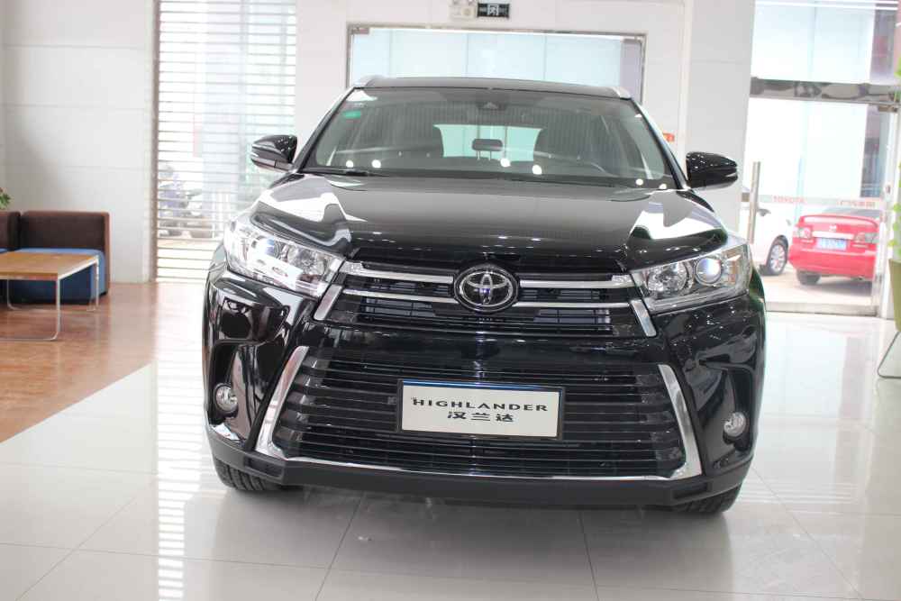 2021款丰田汉兰达到店实拍,配透镜led前大灯,2.0t 四驱系统