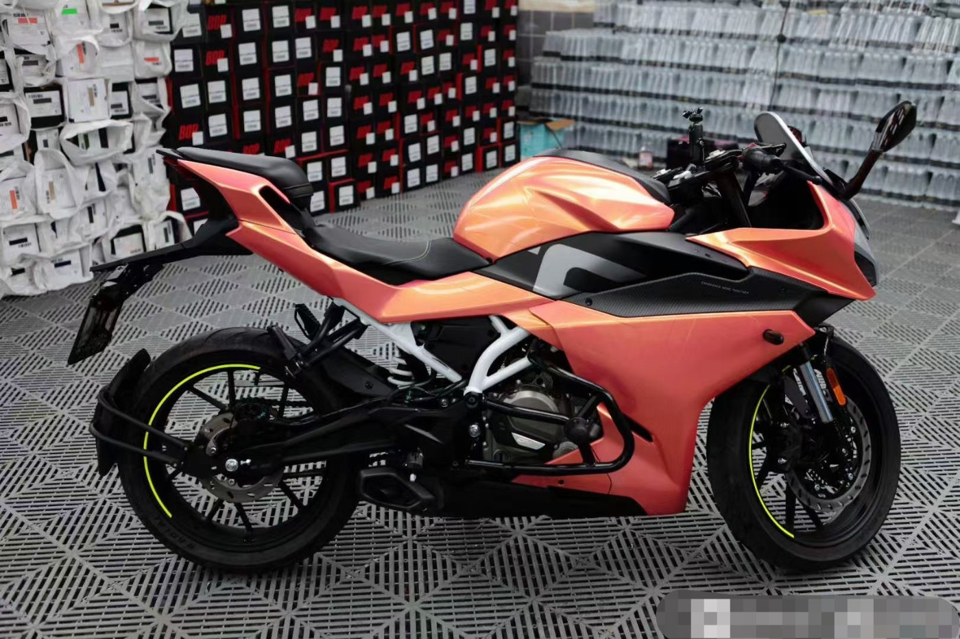 女生的机车可以这样玩儿改色珊瑚橙色春风250sr