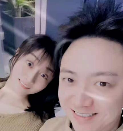 因他老婆就是湖南人从李鑫的个人最新认证上来看,李鑫已经正式入职了