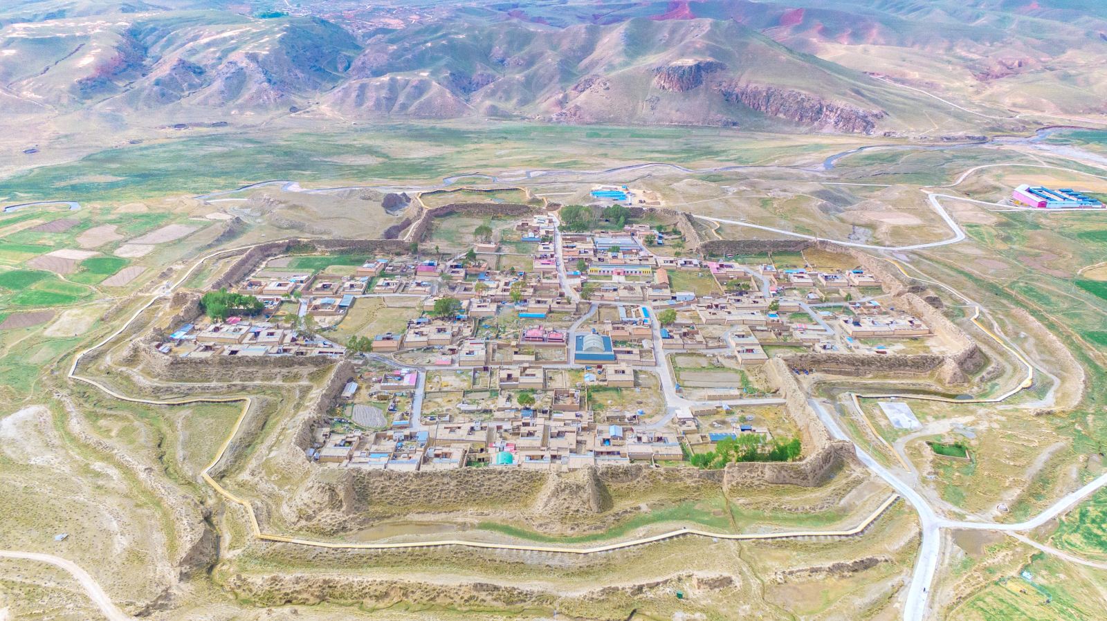 甘肃具特色的古城,外观呈八角形,是我国少有的古城景观