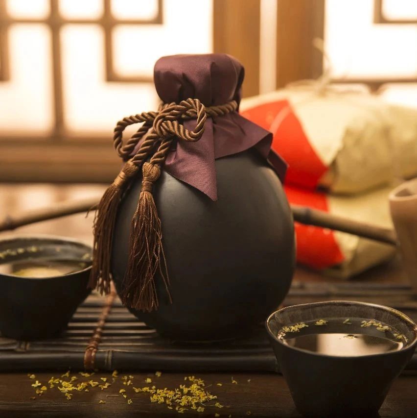 “绿酒开芳颜”,古代的酒是绿色的吗?|支云·老酒馆|绿酒|浊酒_新浪新闻