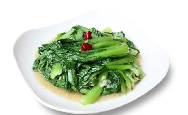 其实饭店当中炒青菜的步骤和我们平时炒青菜是完全不同的,这也是