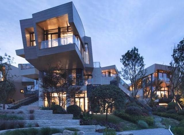 成都又一"顶级富人区"走红,别墅5000万起,"穷人当景点欣赏"