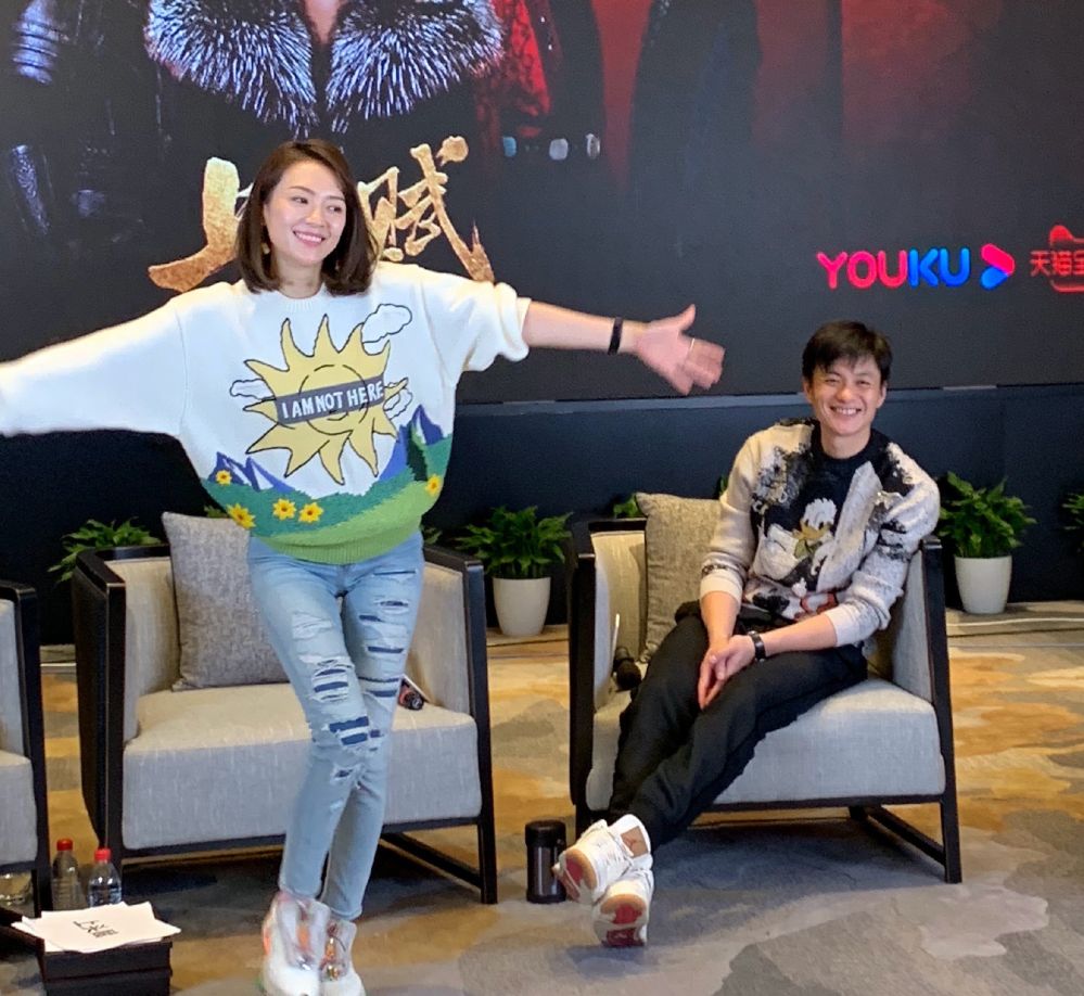 章子怡周一围高调合体默契穿情侣装甜到戏外袁弘一身绿像外人