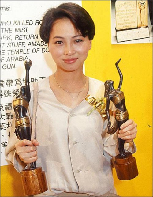 "建宁公主"现身苍蝇馆子,就着蒜大口吃面,曾坦言不愿结婚|刘玉翠|建宁