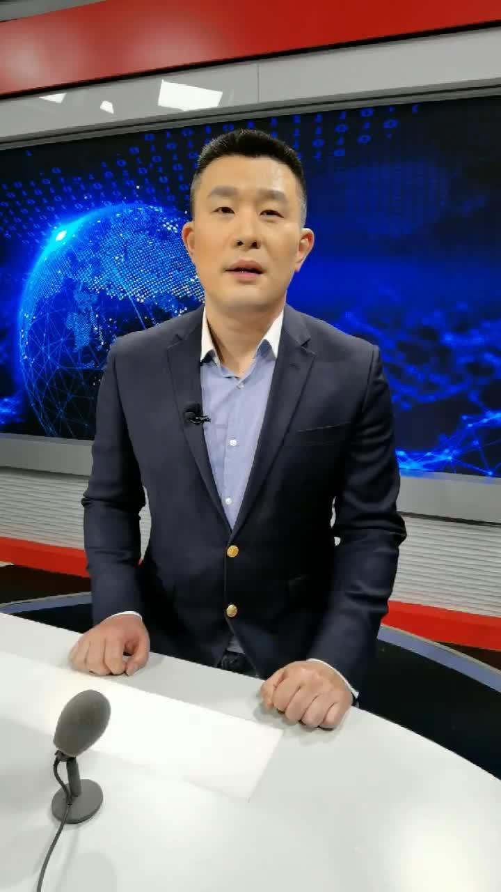 贵州一女子微信群里骂社区支书"草包" 被警方跨市铐走行拘三日