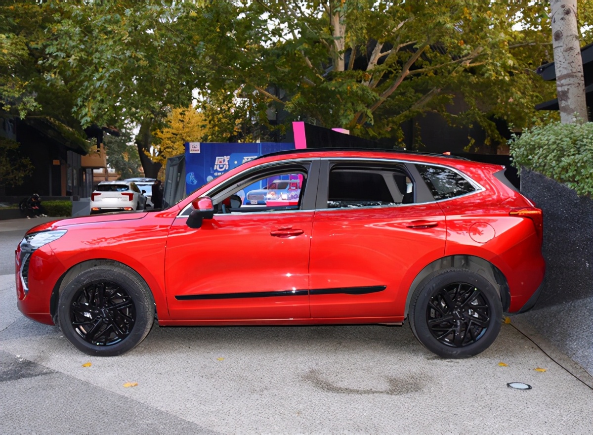 人生第一辆车,为何推荐哈弗初恋?8.9万,外观内饰皆有亮点-新浪汽车