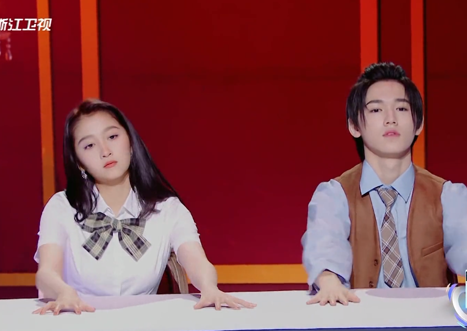 关晓彤和宋亚轩同台热舞,用的是鹿晗的歌!