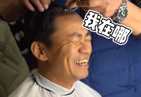 王宝强新戏花絮超搞笑,剃头自嘲像老头,教小孩勇敢自己却胆小?