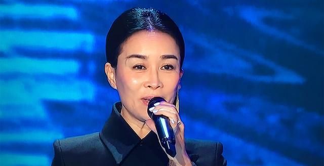 乘风破浪的姐姐2那英绝对是这一季的王者毕竟是歌坛老司机