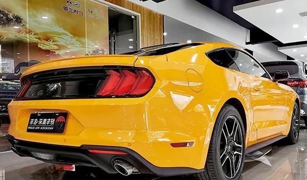 福特野马p版来了,车身颜色橙色迷人,看价格如何