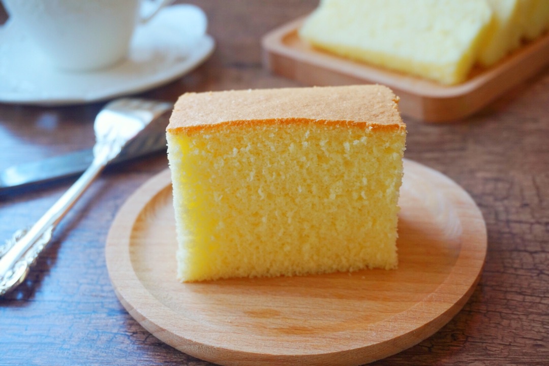 6个鸡蛋,5勺白砂糖,1碗面粉,做出像棉花一样松软的戚风蛋糕