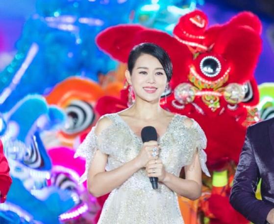 央视春晚主持阵容疑曝光胡杏儿现身彩排尼格买提李思思再搭档